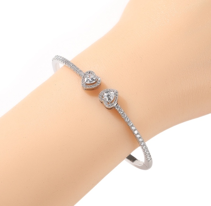 Fine Circle Pairs Of Heart Shape With Diamond Bracelets - Image 4