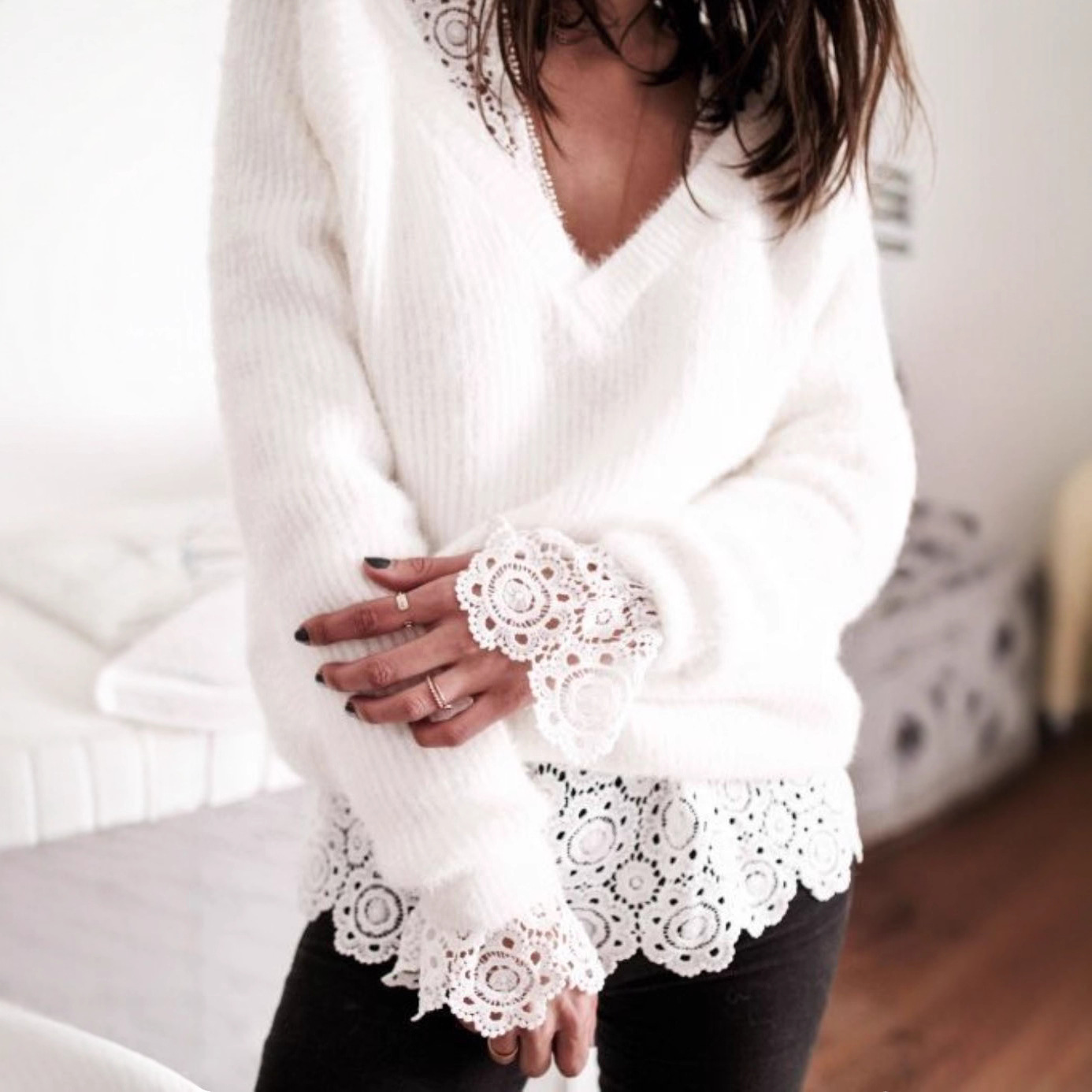 Elegant Elegant V-neck Loose Stitching Lace Sweater - Image 2