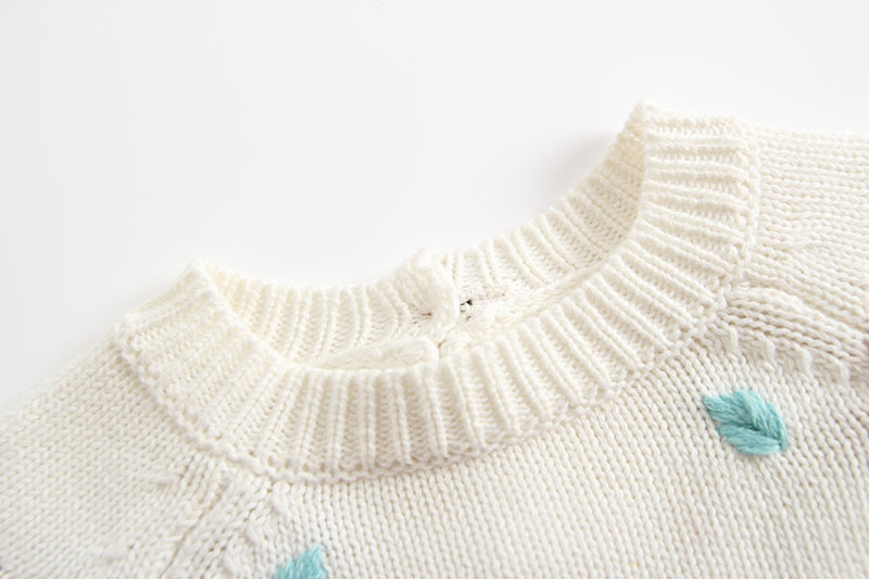 Embroidered one-piece baby girl triangle romper - Image 7