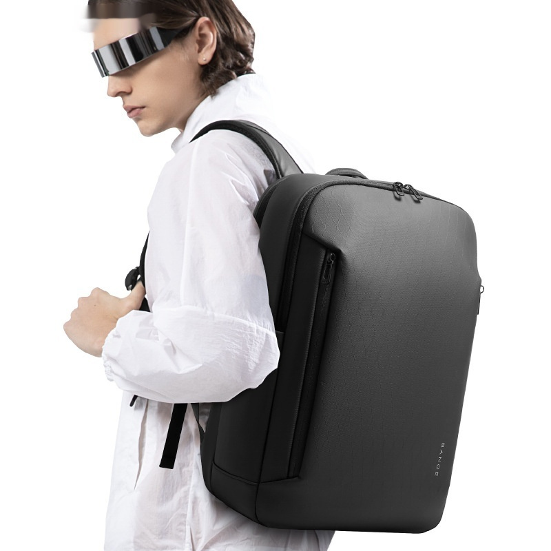 Men's Lightweight And Large Capacity Backpack - Image 3