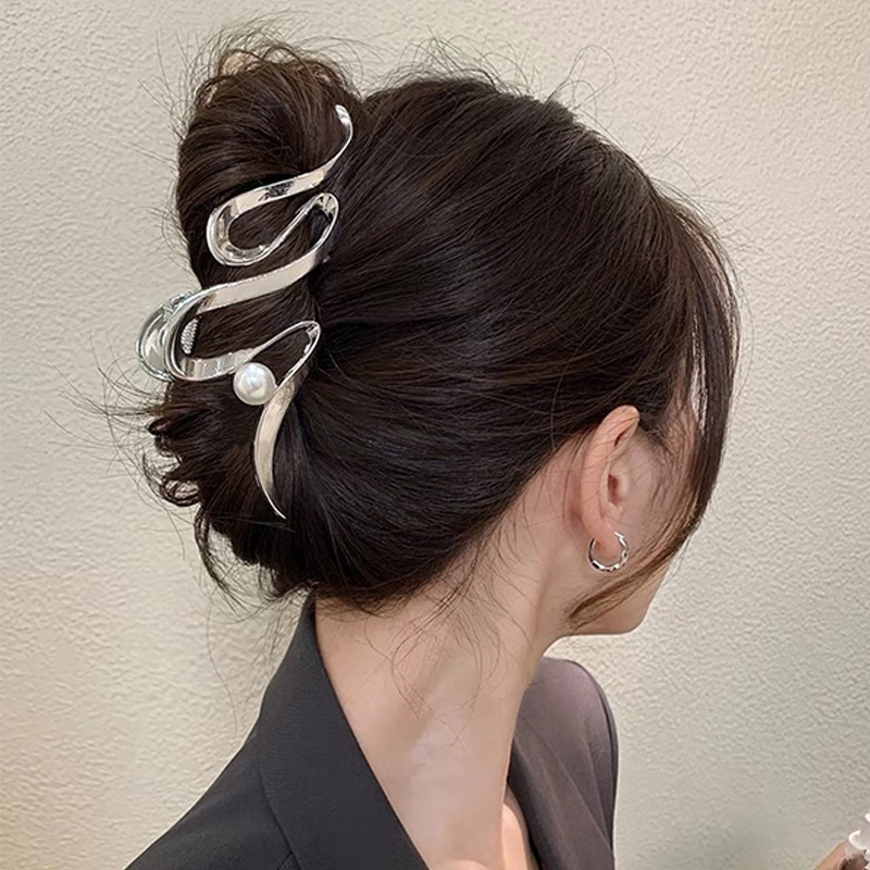 Oversized Pearl Wave Grip Women's Headwear - Image 4