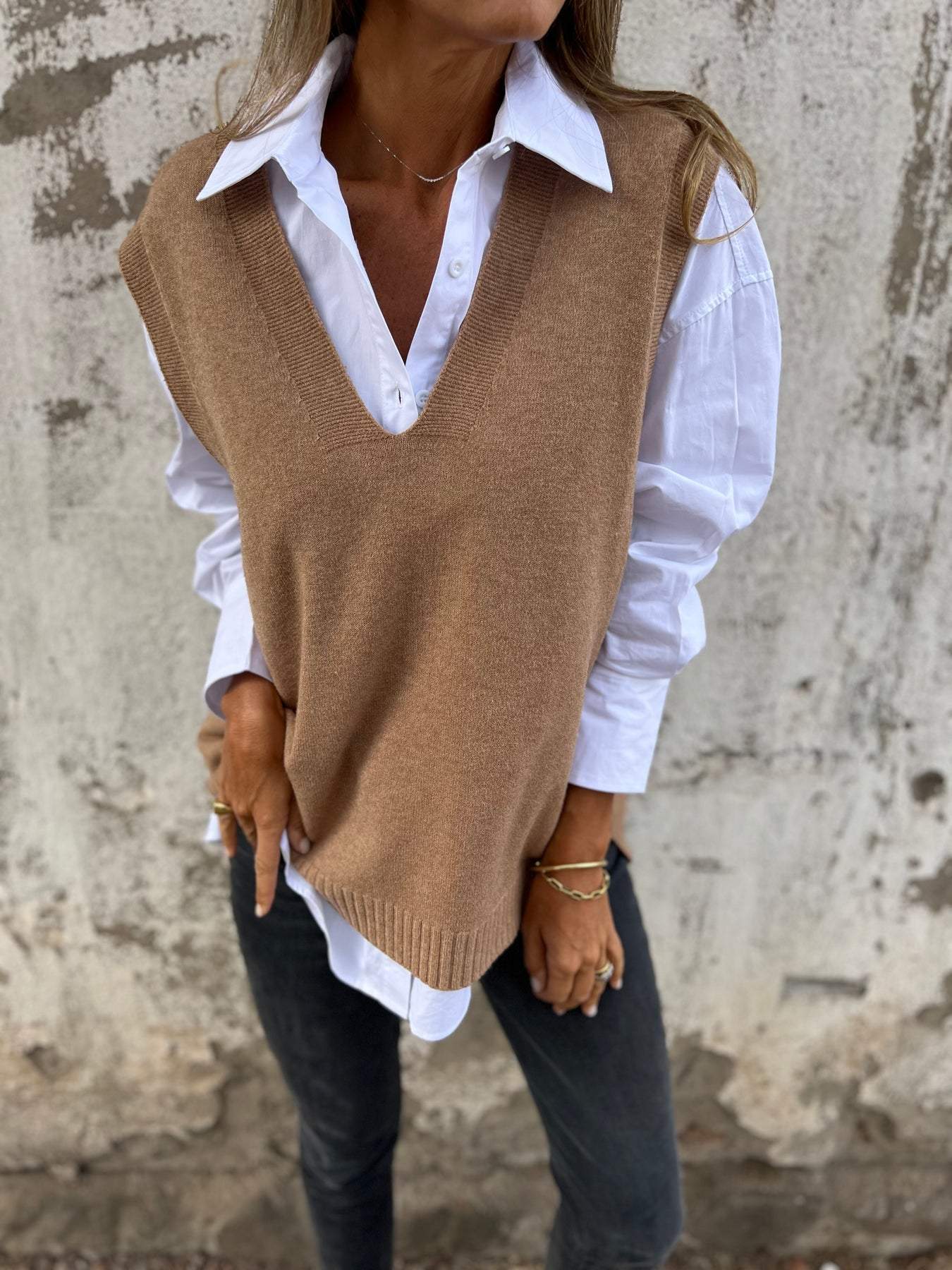 Women's V-neck Knitted Sweater Vest - Image 8
