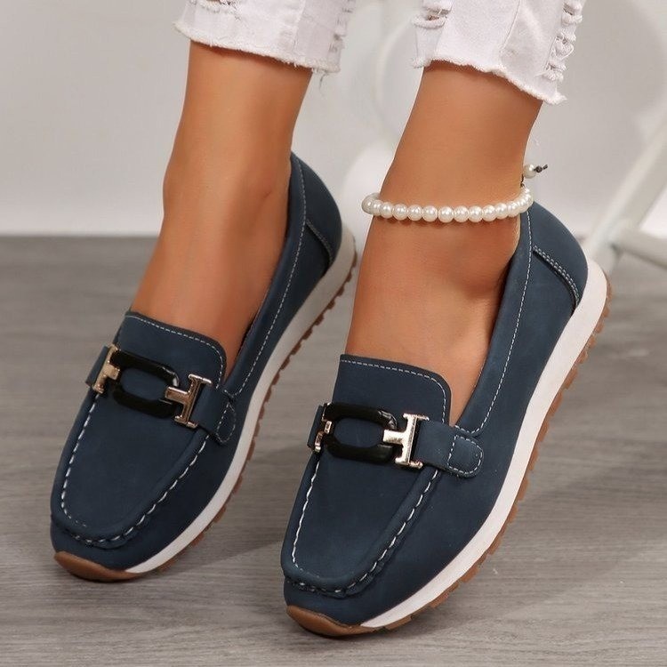 Women's Platform Metal Chain Casual Sneaker - Image 3